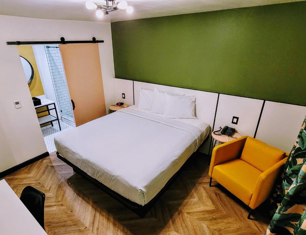 Deluxe King Room interior